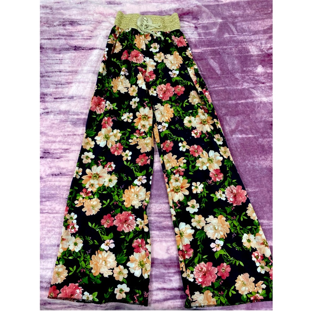 Flared flower sheer pants